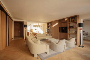 Luxueux Appartement avec balcon, Champs Élysées